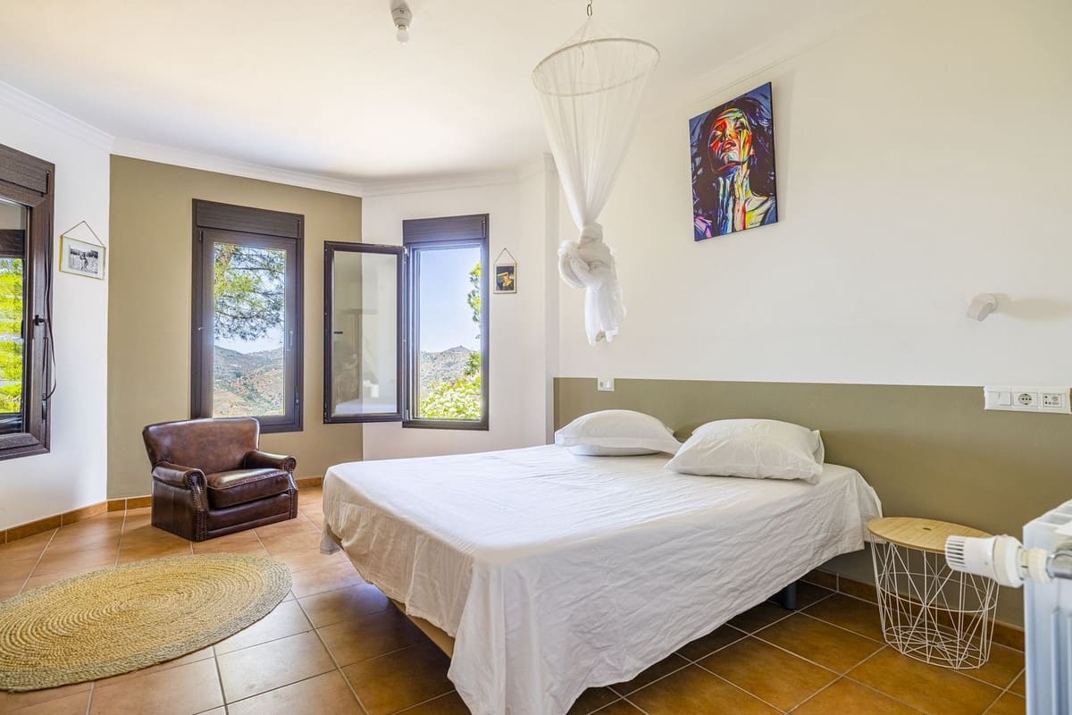 4 sovrum Villa till salu i Sayalonga med pool garage - 629 000 € (Ref: 8439708)