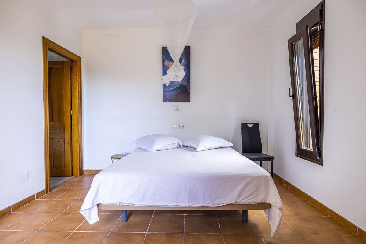 4 sovrum Villa till salu i Sayalonga med pool garage - 629 000 € (Ref: 8439708)