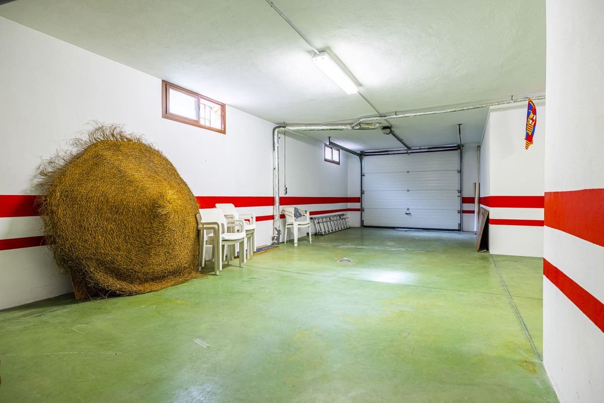 4 sovrum Villa till salu i Sayalonga med pool garage - 629 000 € (Ref: 8439708)