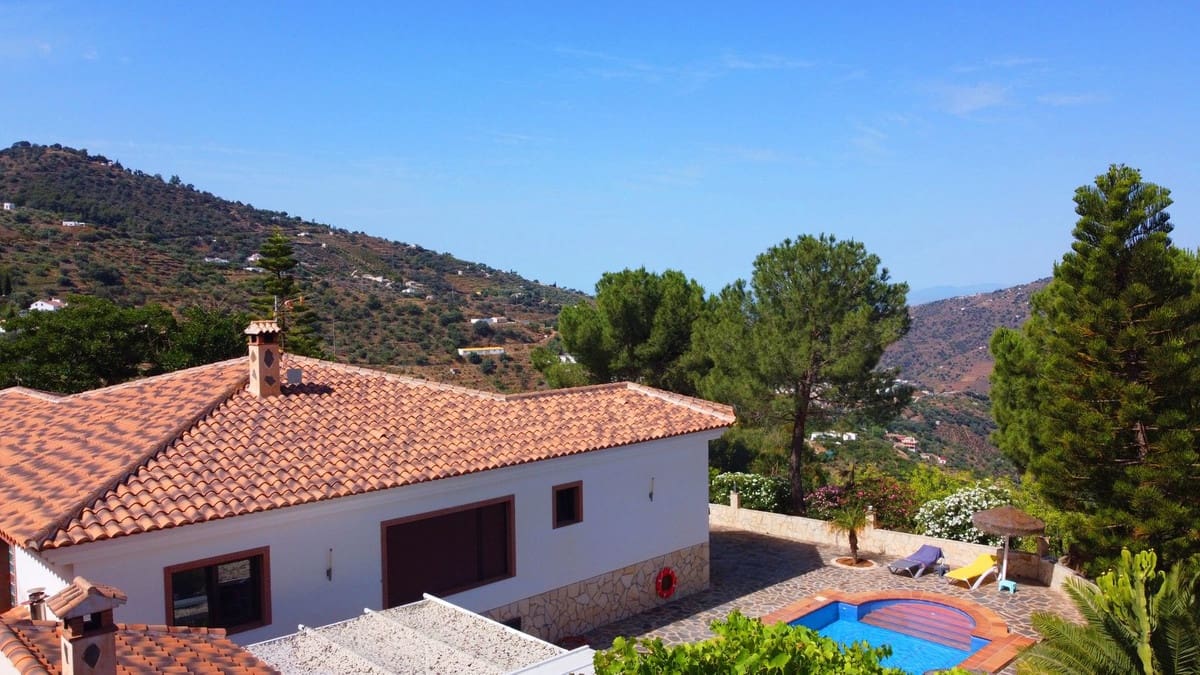 4 sovrum Villa till salu i Sayalonga med pool garage - 629 000 € (Ref: 8439708)