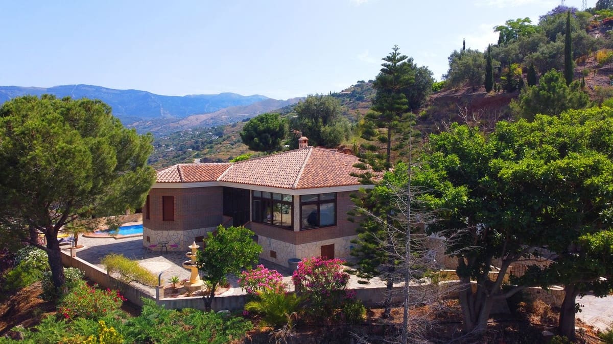 4 sovrum Villa till salu i Sayalonga med pool garage - 629 000 € (Ref: 8439708)