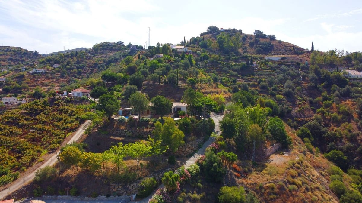 4 sovrum Villa till salu i Sayalonga med pool garage - 629 000 € (Ref: 8439708)