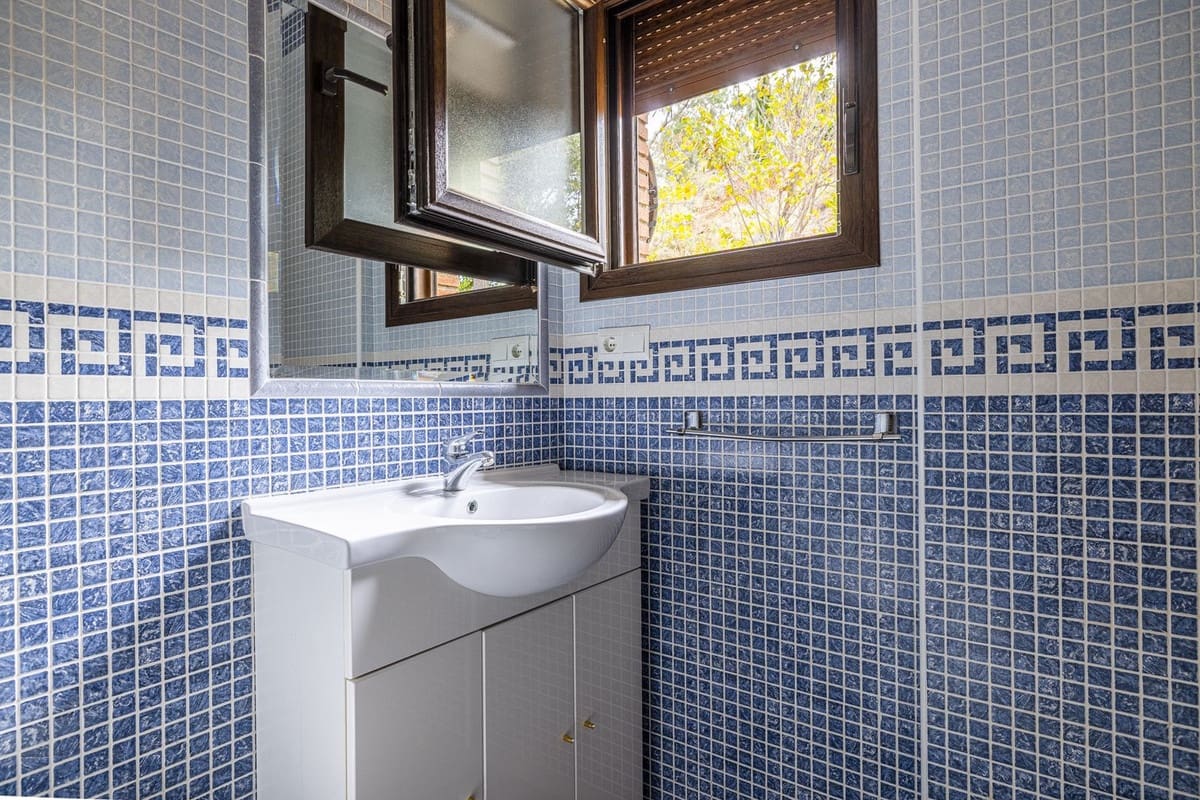 4 sovrum Villa till salu i Sayalonga med pool garage - 629 000 € (Ref: 8439708)