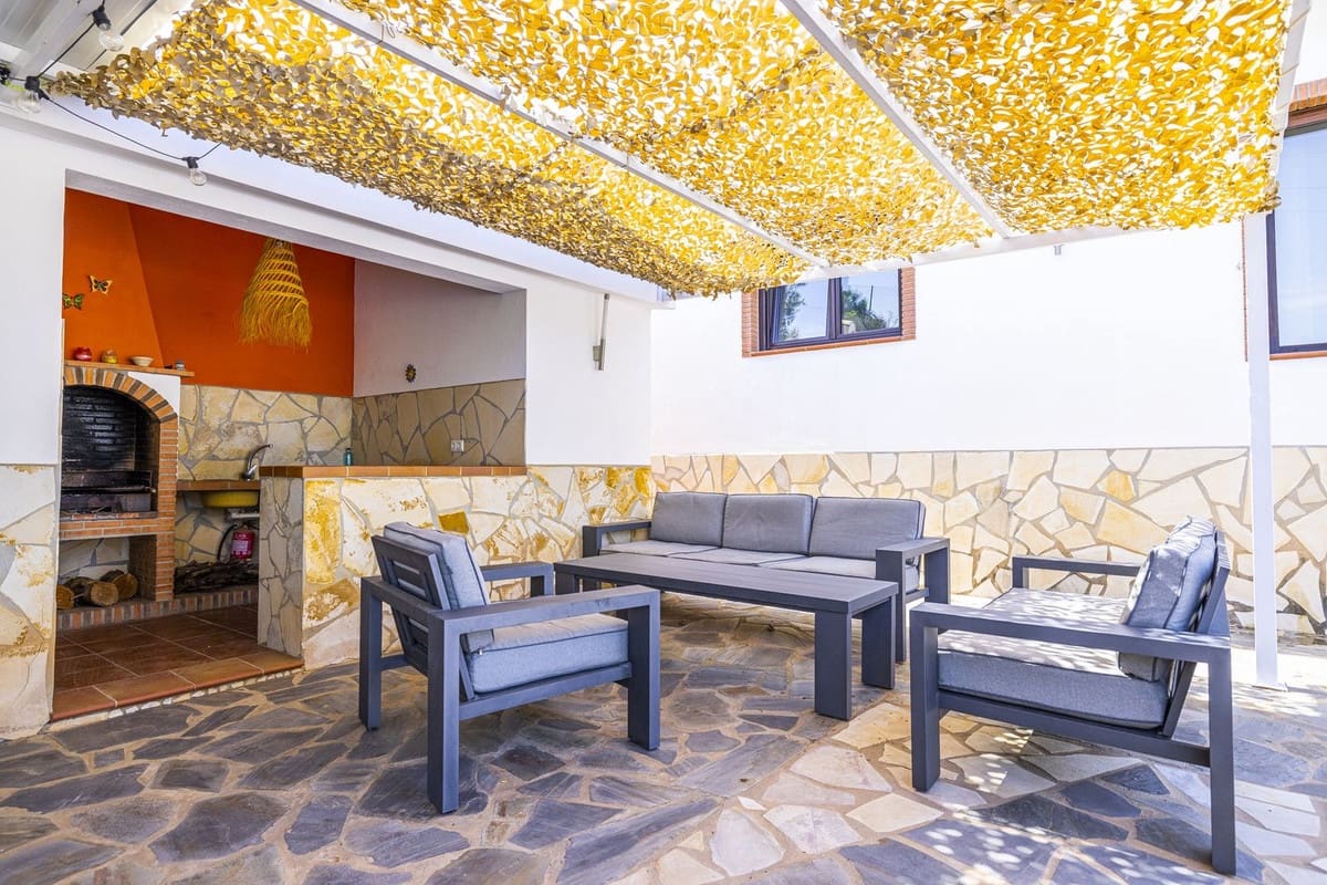 4 sovrum Villa till salu i Sayalonga med pool garage - 629 000 € (Ref: 8439708)