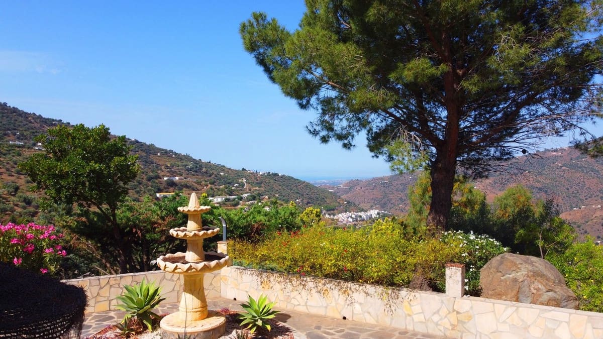 4 sovrum Villa till salu i Sayalonga med pool garage - 629 000 € (Ref: 8439708)