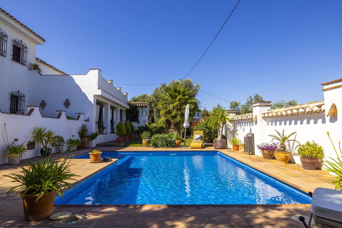 7 chambre Finca/Maison de Campagne à vendre à Villanueva del Trabuco avec piscine garage - 945 000 € (Ref: 8470553)