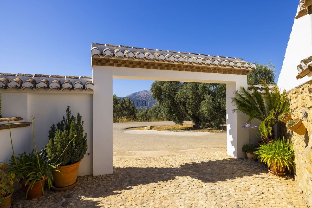 7 chambre Finca/Maison de Campagne à vendre à Villanueva del Trabuco avec piscine garage - 945 000 € (Ref: 8470553)