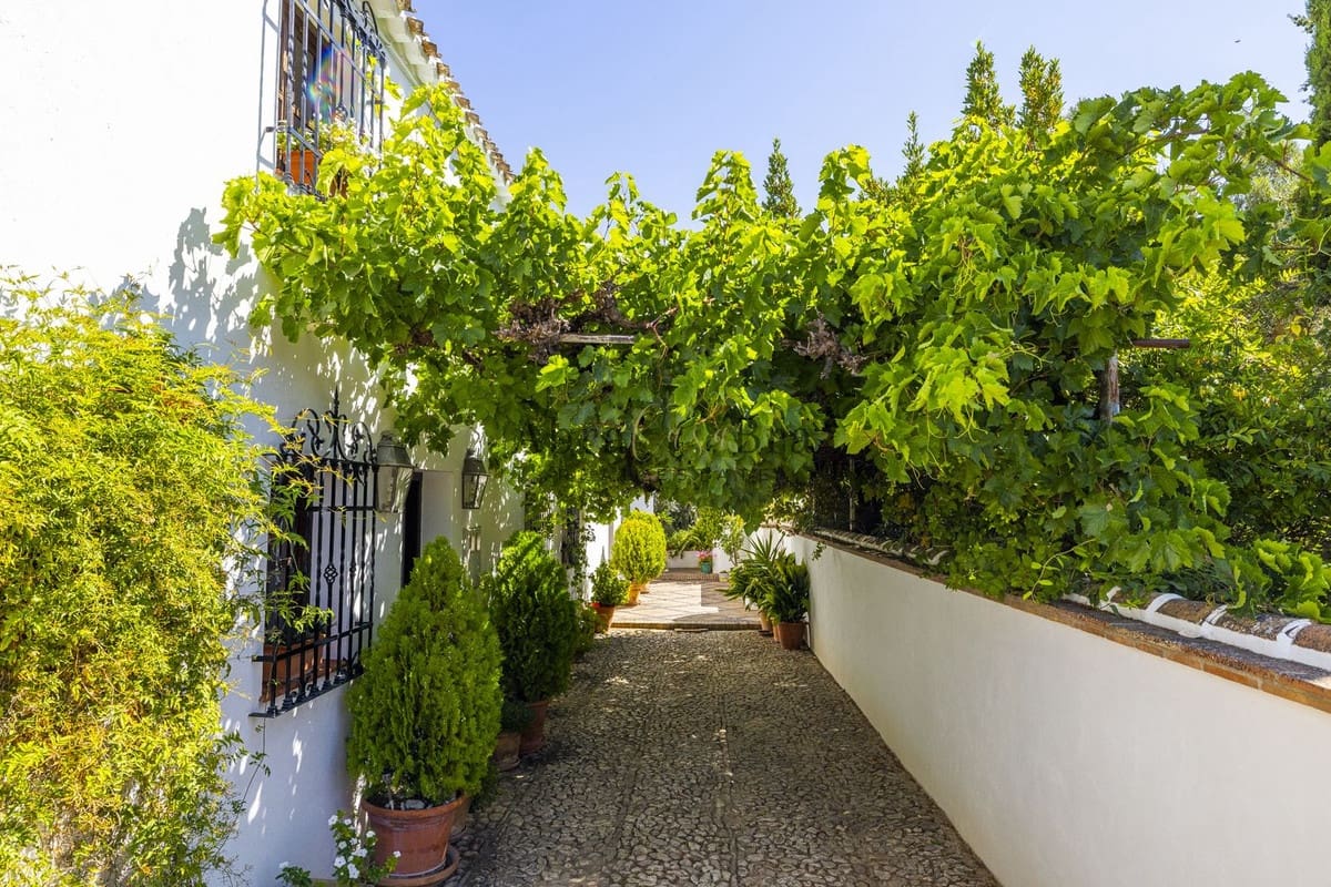 7 chambre Finca/Maison de Campagne à vendre à Villanueva del Trabuco avec piscine garage - 945 000 € (Ref: 8470553)