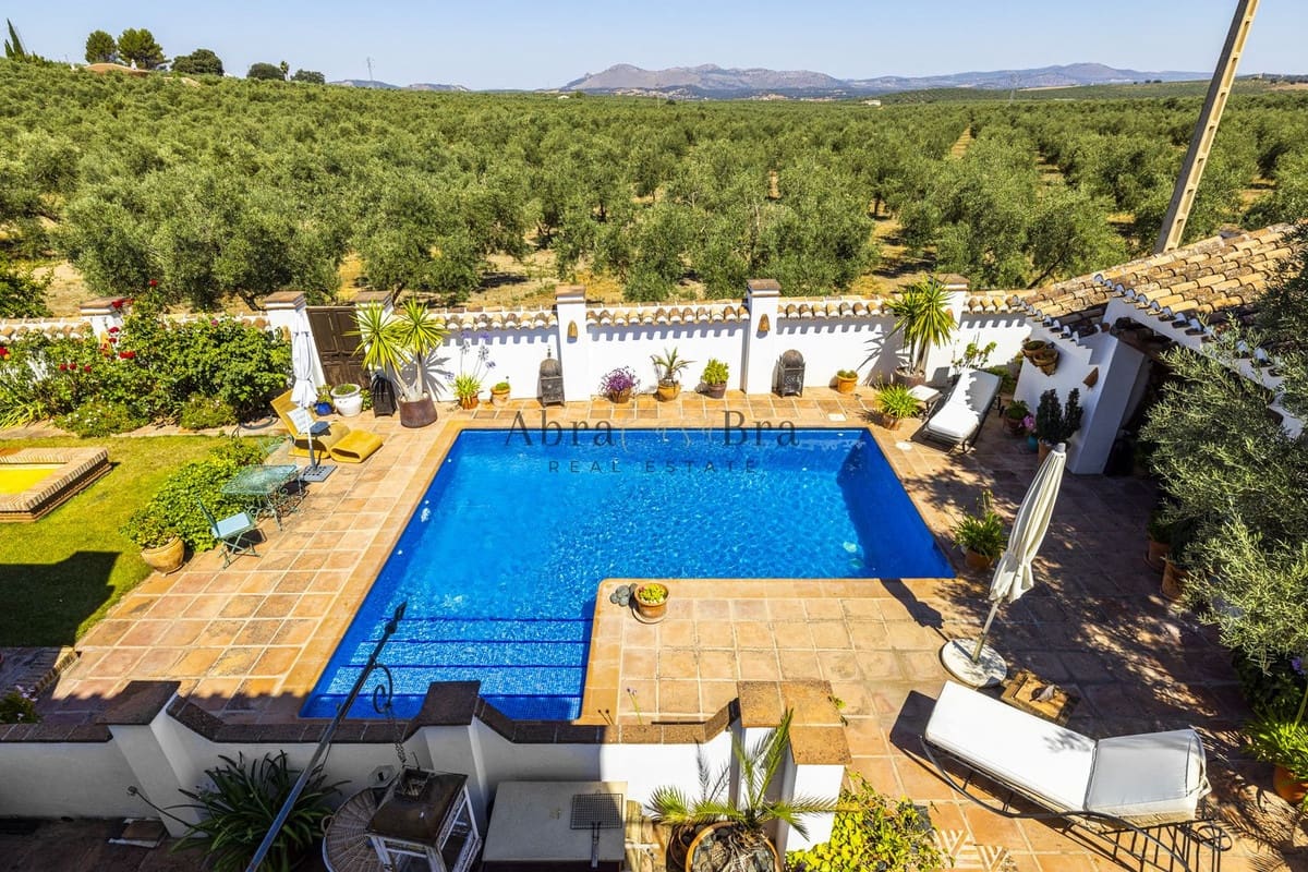 7 chambre Finca/Maison de Campagne à vendre à Villanueva del Trabuco avec piscine garage - 945 000 € (Ref: 8470553)