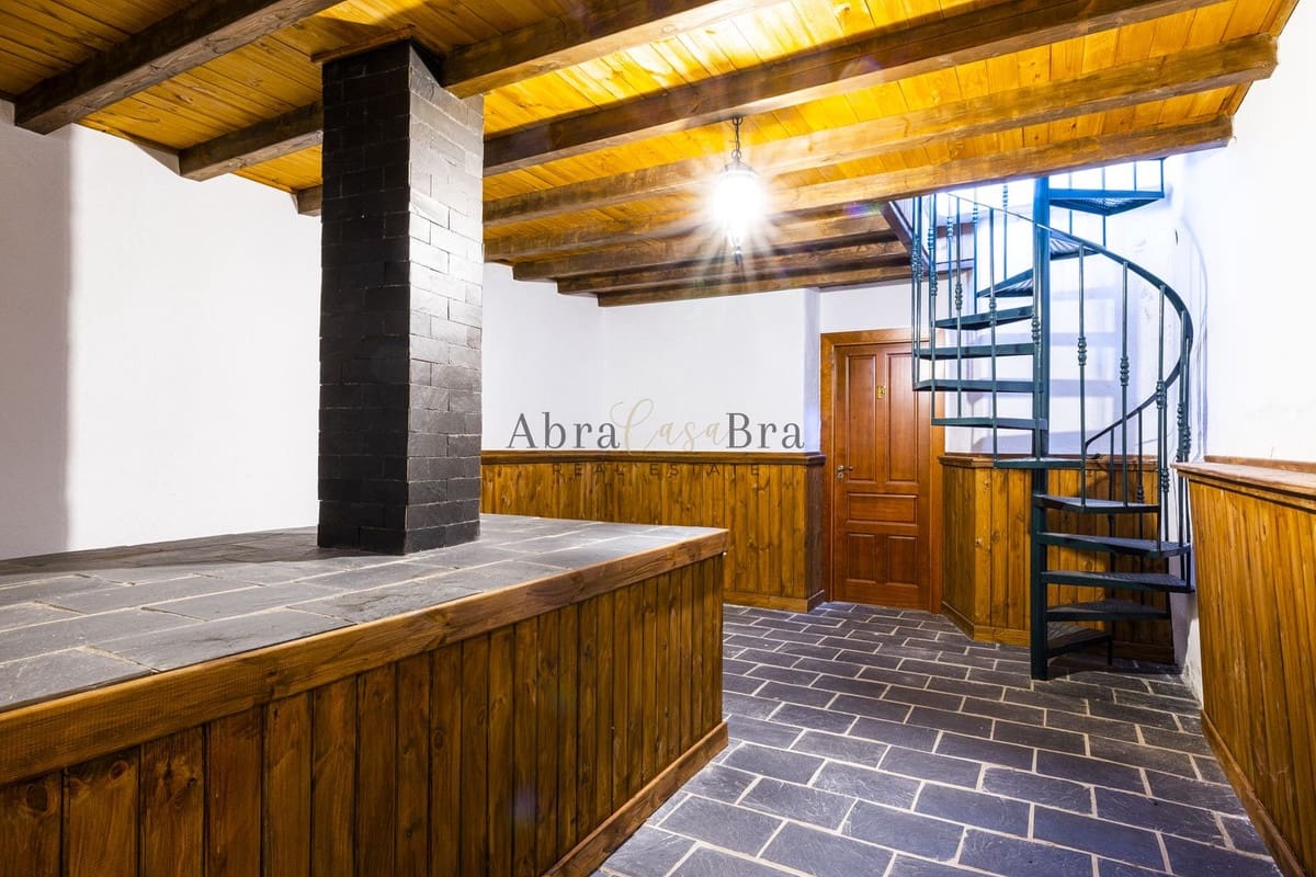 4 soveværelse Villa til salg i Comares med garage - € 700.000 (Ref: 8477210)