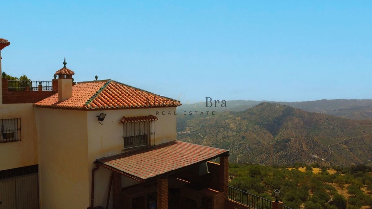 4 soveværelse Villa til salg i Comares med garage - € 700.000 (Ref: 8477210)