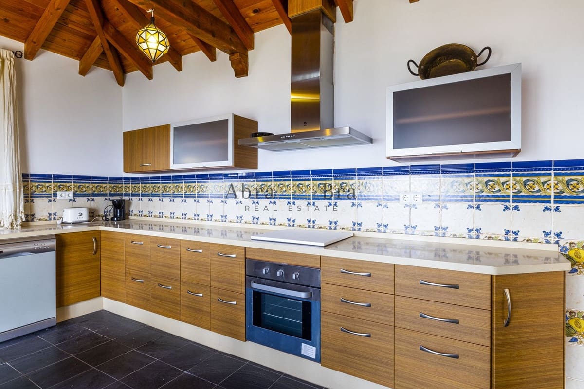 4 soveværelse Villa til salg i Comares med garage - € 700.000 (Ref: 8477210)