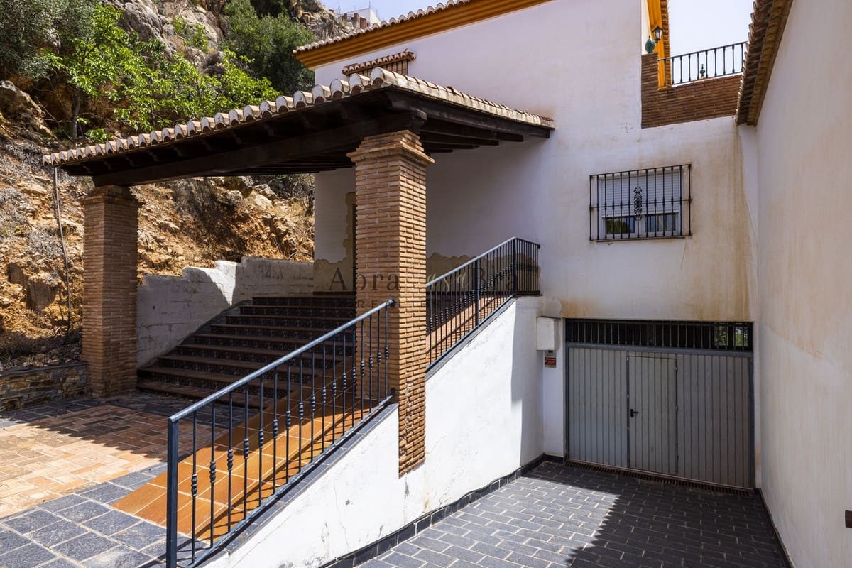 4 soveværelse Villa til salg i Comares med garage - € 700.000 (Ref: 8477210)