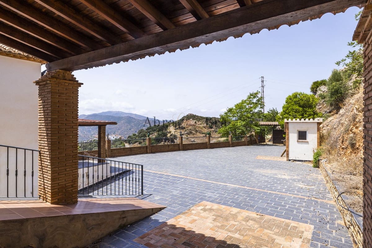 4 soveværelse Villa til salg i Comares med garage - € 700.000 (Ref: 8477210)