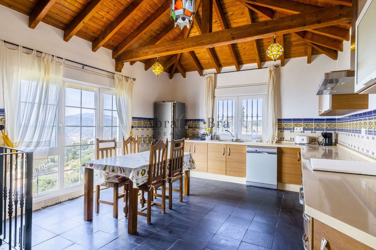 4 soveværelse Villa til salg i Comares med garage - € 700.000 (Ref: 8477210)