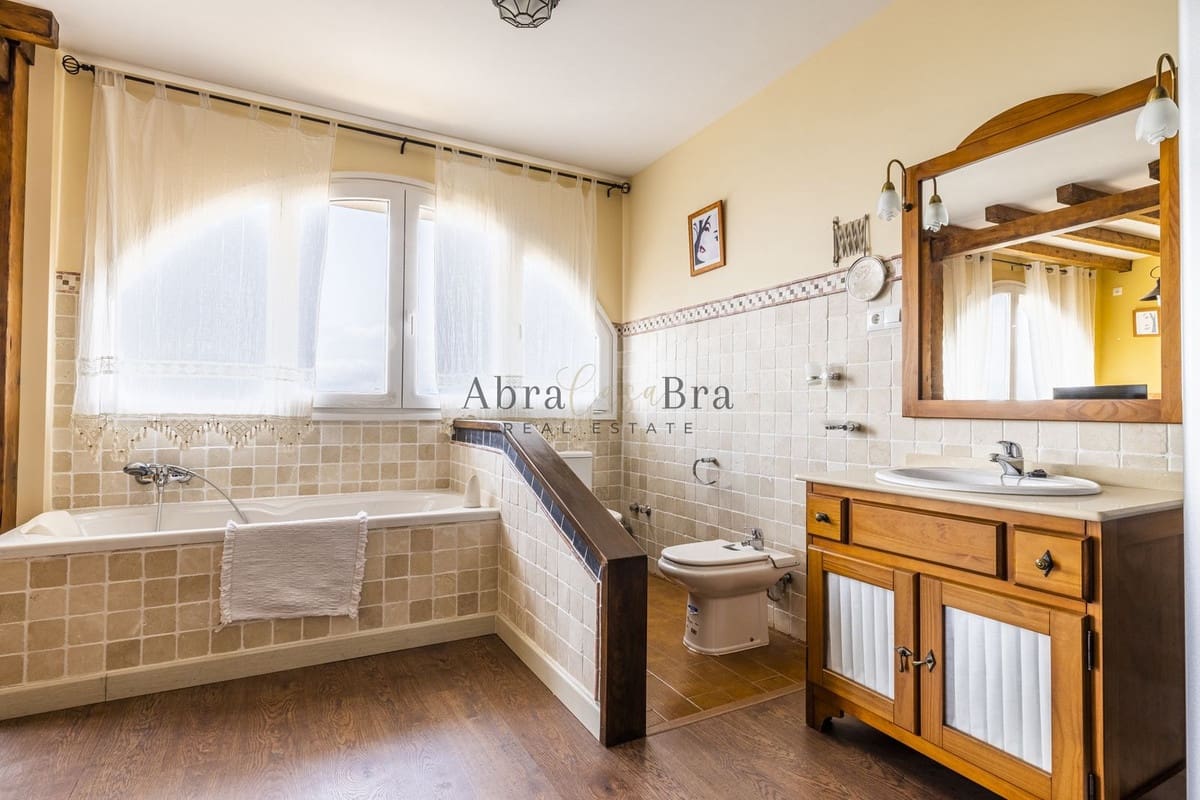 4 soveværelse Villa til salg i Comares med garage - € 700.000 (Ref: 8477210)