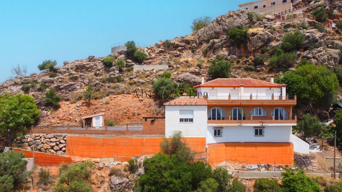 4 soveværelse Villa til salg i Comares med garage - € 700.000 (Ref: 8477210)