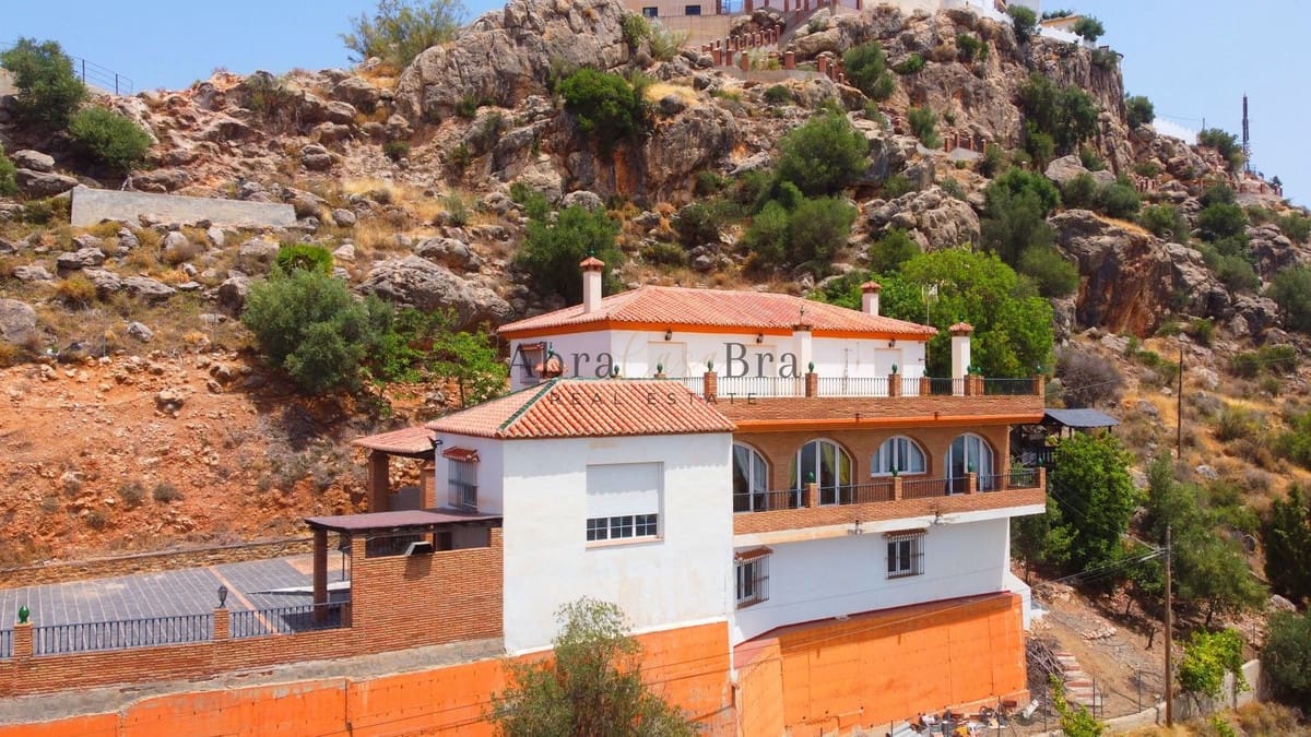 4 soveværelse Villa til salg i Comares med garage - € 700.000 (Ref: 8477210)