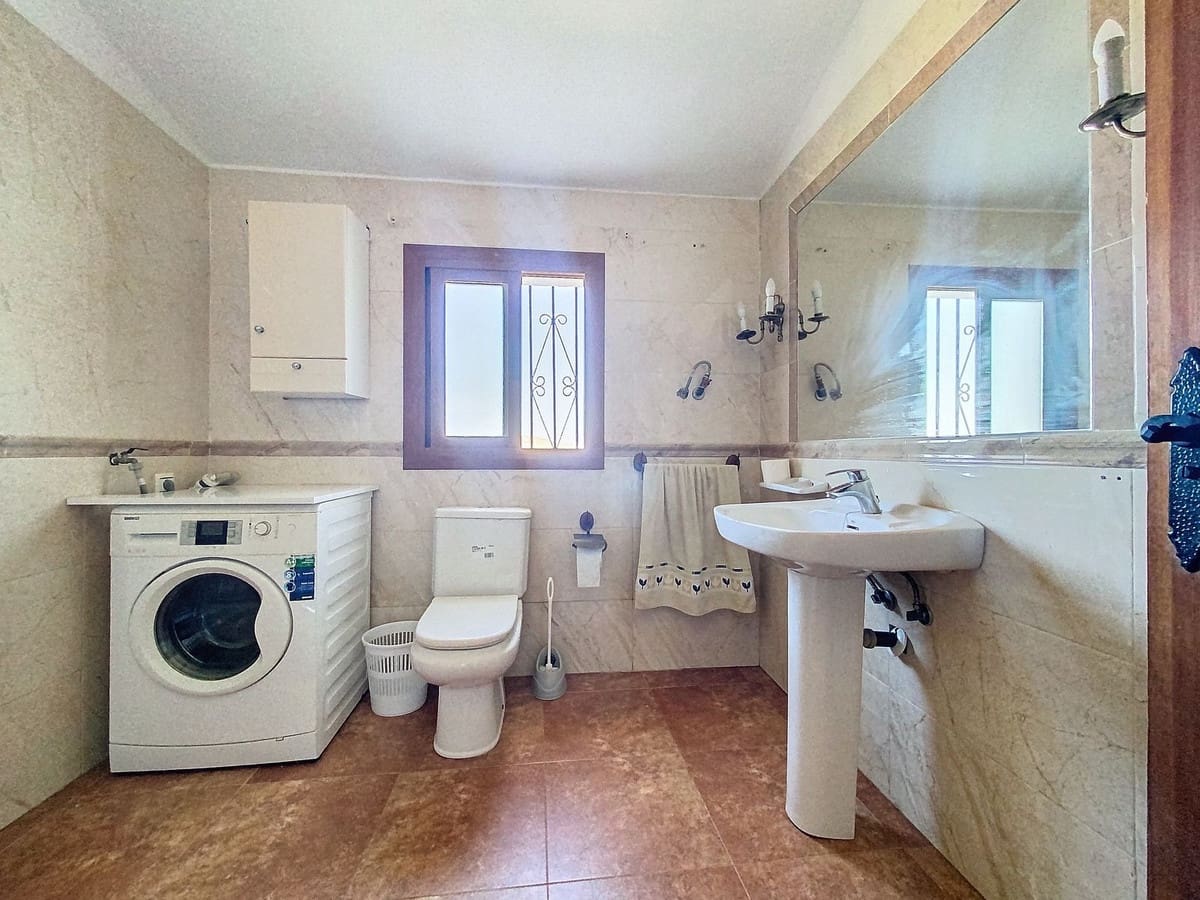 6 soveværelse Villa til salg i Canillas de Aceituno med swimmingpool garage - € 499.000 (Ref: 8517300)