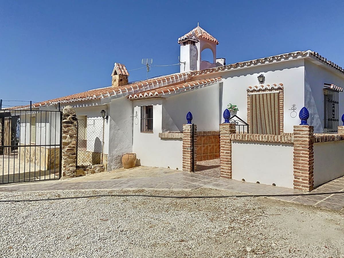 6 soveværelse Villa til salg i Canillas de Aceituno med swimmingpool garage - € 499.000 (Ref: 8517300)