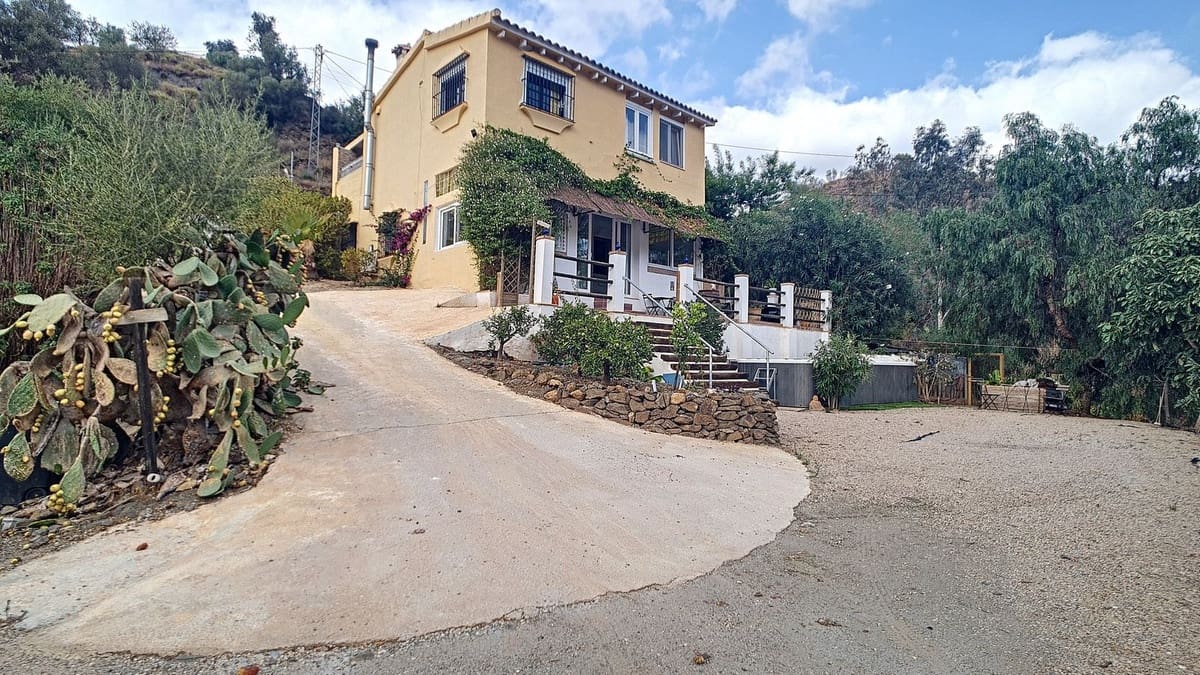 4 soveværelse Villa til salg i Arenas med swimmingpool - € 230.000 (Ref: 8571775)