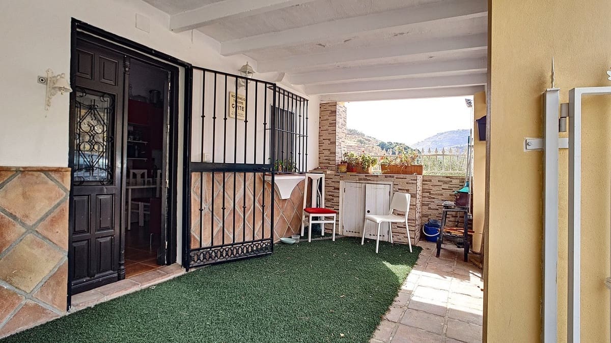 4 soveværelse Villa til salg i Arenas med swimmingpool - € 230.000 (Ref: 8571775)