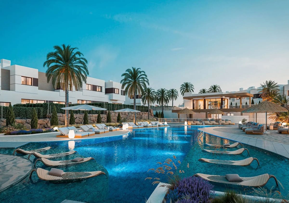 3 soverom Kjedet enebolig til salgs i Mijas med svømmebasseng garasje - € 398 000 (Ref: 8580949)