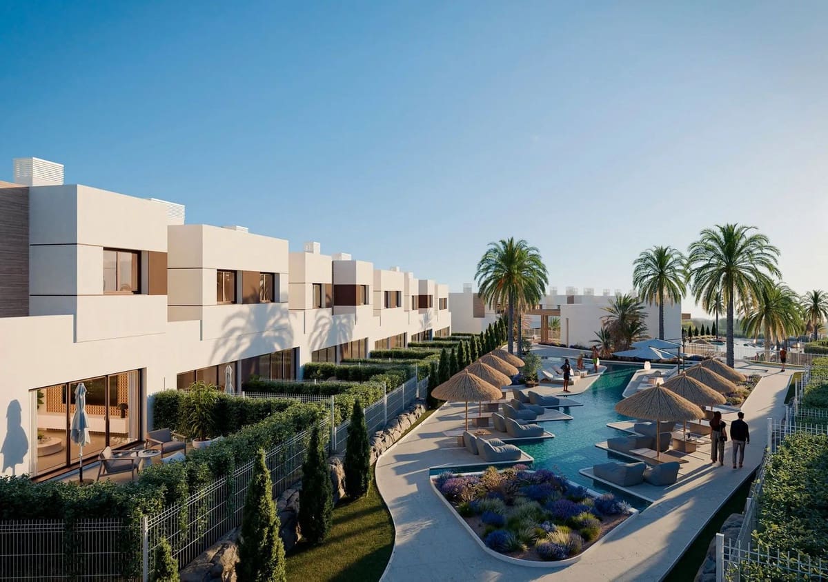 3 soverom Kjedet enebolig til salgs i Mijas med svømmebasseng garasje - € 398 000 (Ref: 8580949)