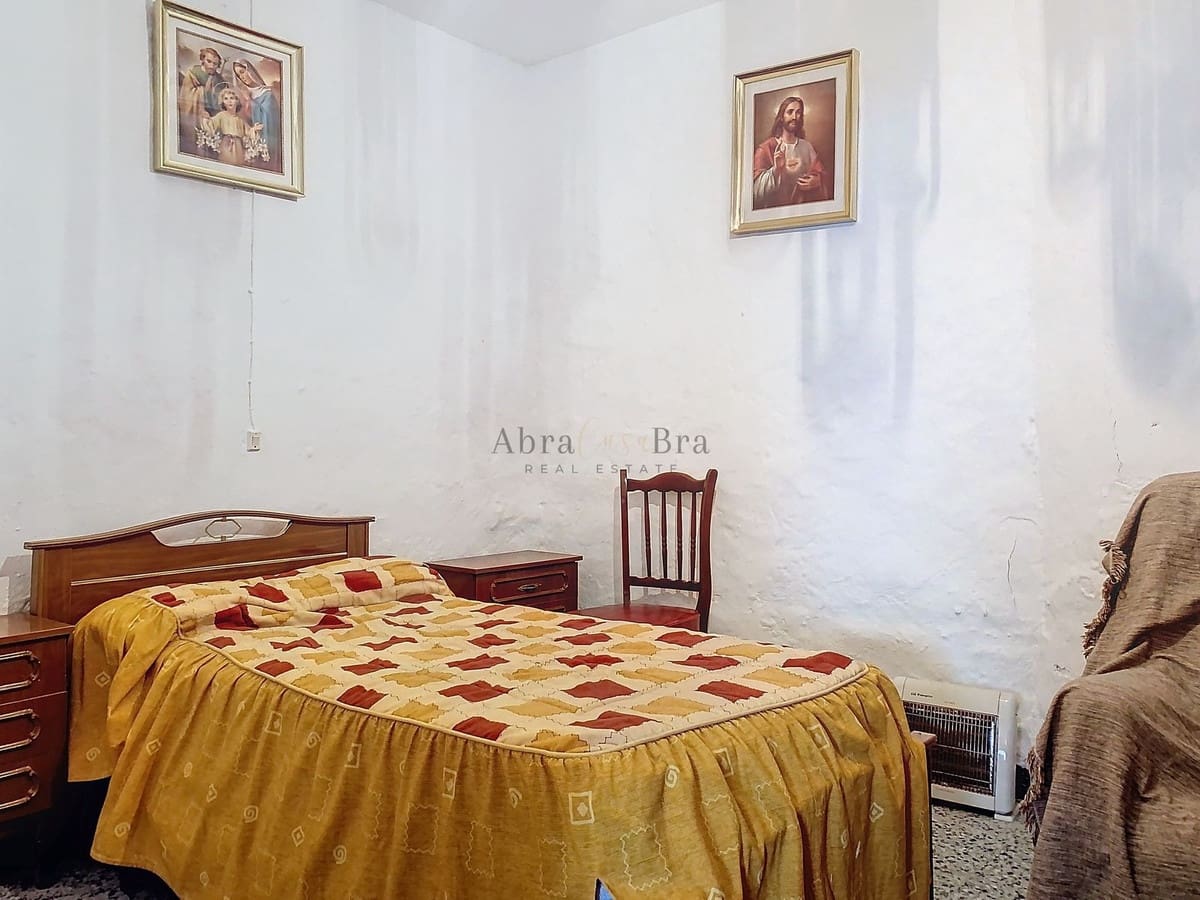 4 bedroom Townhouse for sale in Canillas de Aceituno with pool - € 100,000 (Ref: 8635493)