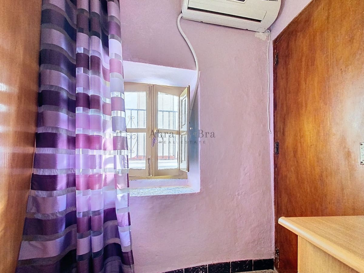 4 bedroom Townhouse for sale in Canillas de Aceituno with pool - € 100,000 (Ref: 8635493)
