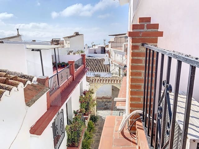 4 soverom Hus til salgs i Canillas de Aceituno med svømmebasseng - € 100 000 (Ref: 8635493)