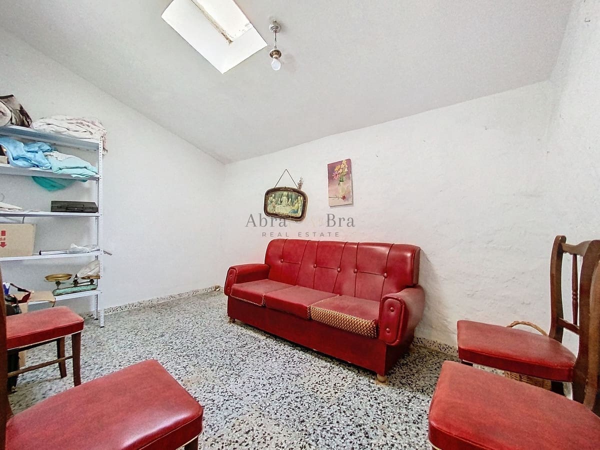 4 bedroom Townhouse for sale in Canillas de Aceituno with pool - € 100,000 (Ref: 8635493)