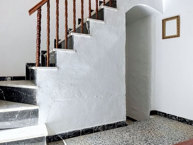 4 soverom Hus til salgs i Canillas de Aceituno med svømmebasseng - € 100 000 (Ref: 8635493)