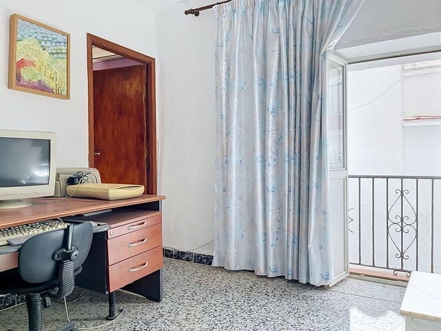 4 soverom Hus til salgs i Canillas de Aceituno med svømmebasseng - € 100 000 (Ref: 8635493)