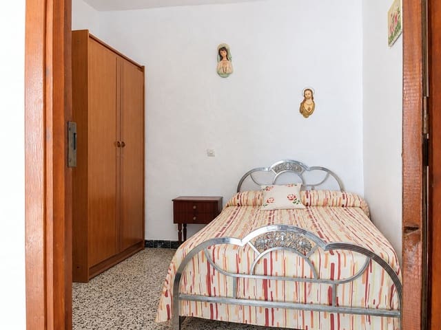 4 soverom Hus til salgs i Canillas de Aceituno med svømmebasseng - € 100 000 (Ref: 8635493)