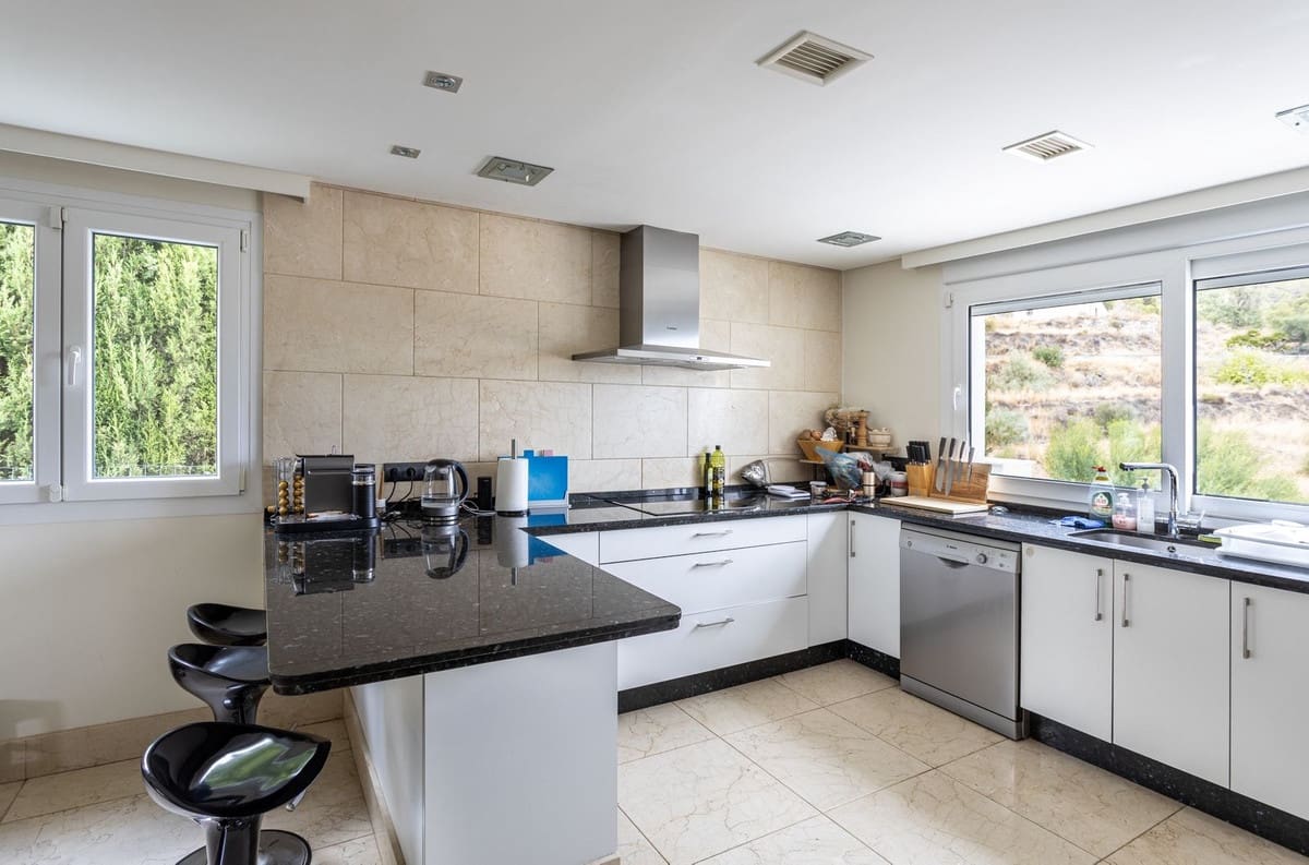 4 soveværelse Villa til salg i Mijas med swimmingpool garage - € 1.500.000 (Ref: 8676229)