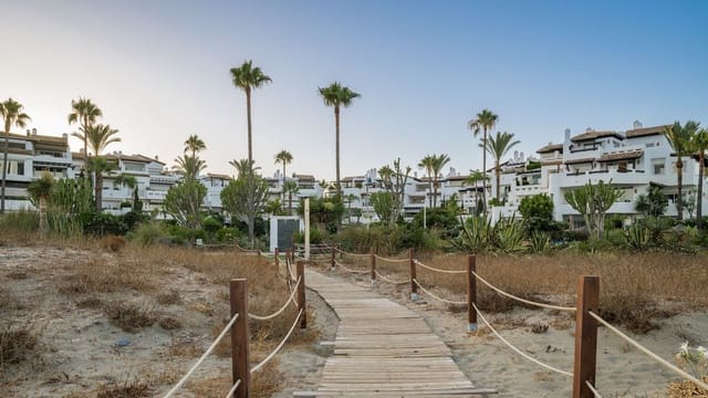 Apartamento de 3 habitaciones en Costalita, Estepona en venta con piscina garaje - 1.695.000 € (Ref: 8676706)