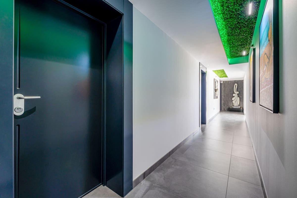 4 bedroom Villa for sale in Mijas Costa with pool garage - € 7,700,000 (Ref: 8676768)