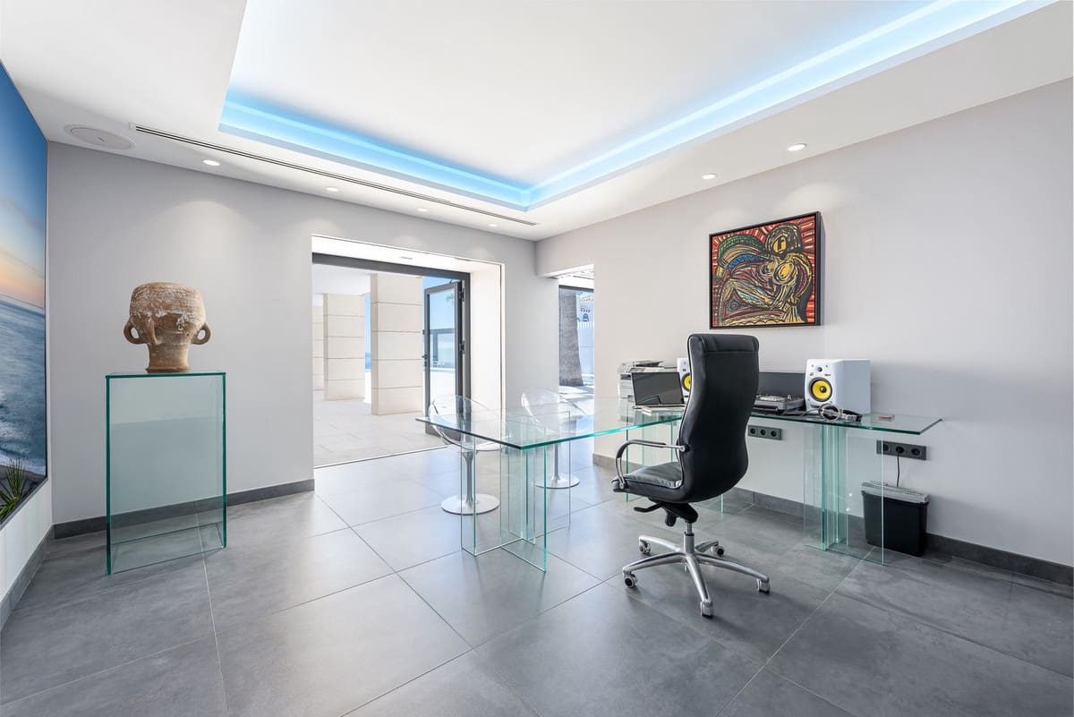 4 bedroom Villa for sale in Mijas Costa with pool garage - € 7,700,000 (Ref: 8676768)