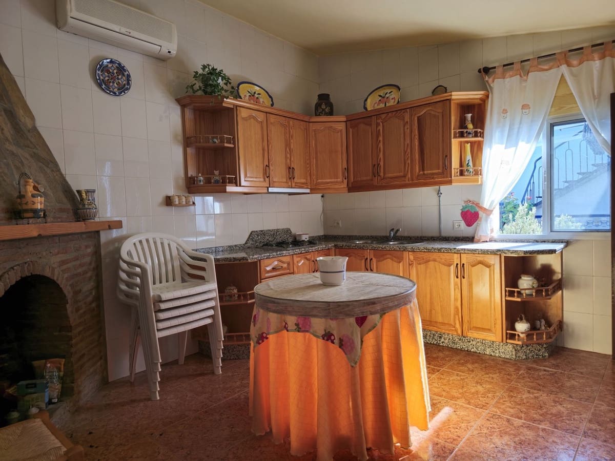 4 sovrum Villa till salu i Alcaucin med garage - 329 000 € (Ref: 8692243)