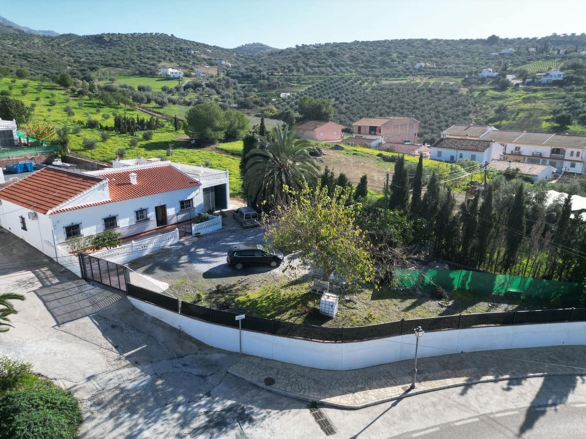 4 sovrum Villa till salu i Alcaucin med garage - 329 000 € (Ref: 8692243)