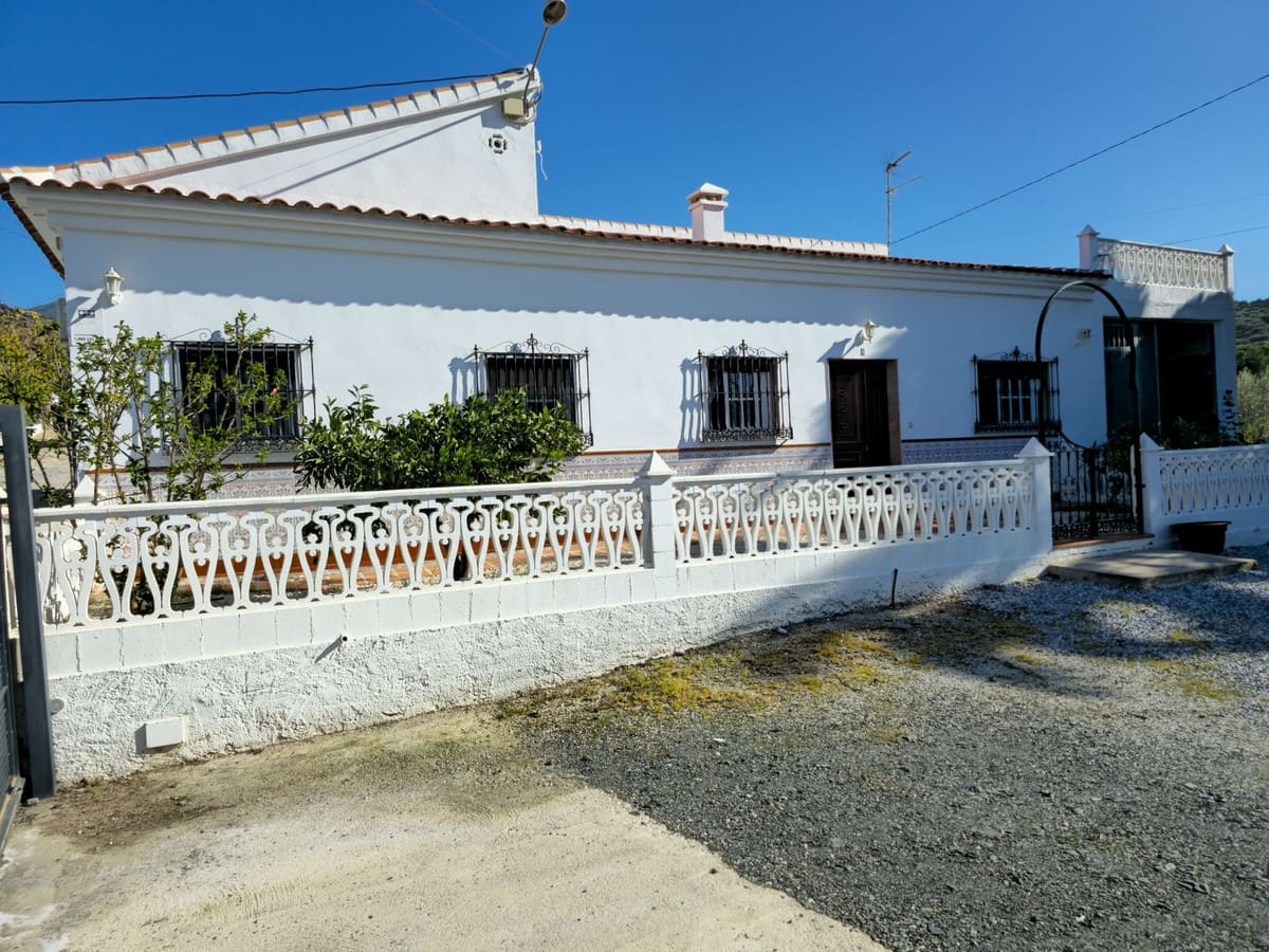 4 sovrum Villa till salu i Alcaucin med garage - 329 000 € (Ref: 8692243)