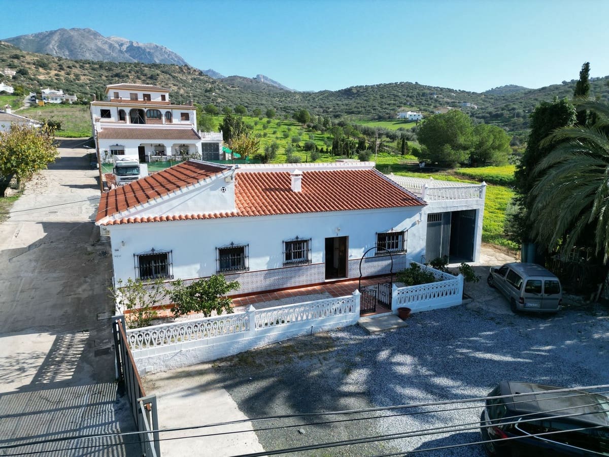 4 sovrum Villa till salu i Alcaucin med garage - 329 000 € (Ref: 8692243)