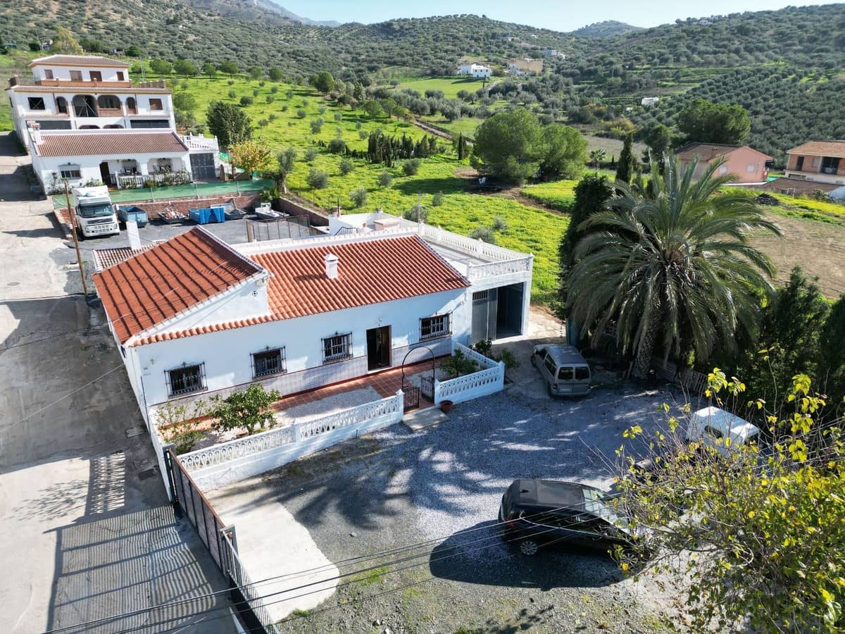 4 sovrum Villa till salu i Alcaucin med garage - 329 000 € (Ref: 8692243)