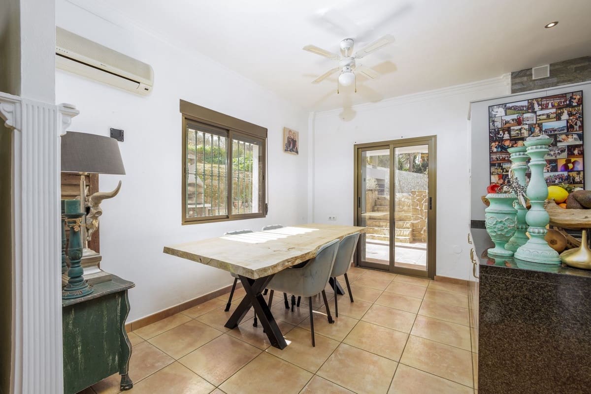 3 soveværelse Villa til salg i Riogordo med swimmingpool garage - € 360.000 (Ref: 8723419)