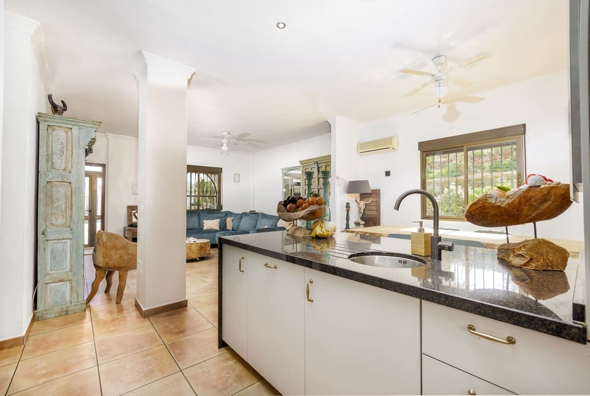 3 soveværelse Villa til salg i Riogordo med swimmingpool garage - € 360.000 (Ref: 8723419)