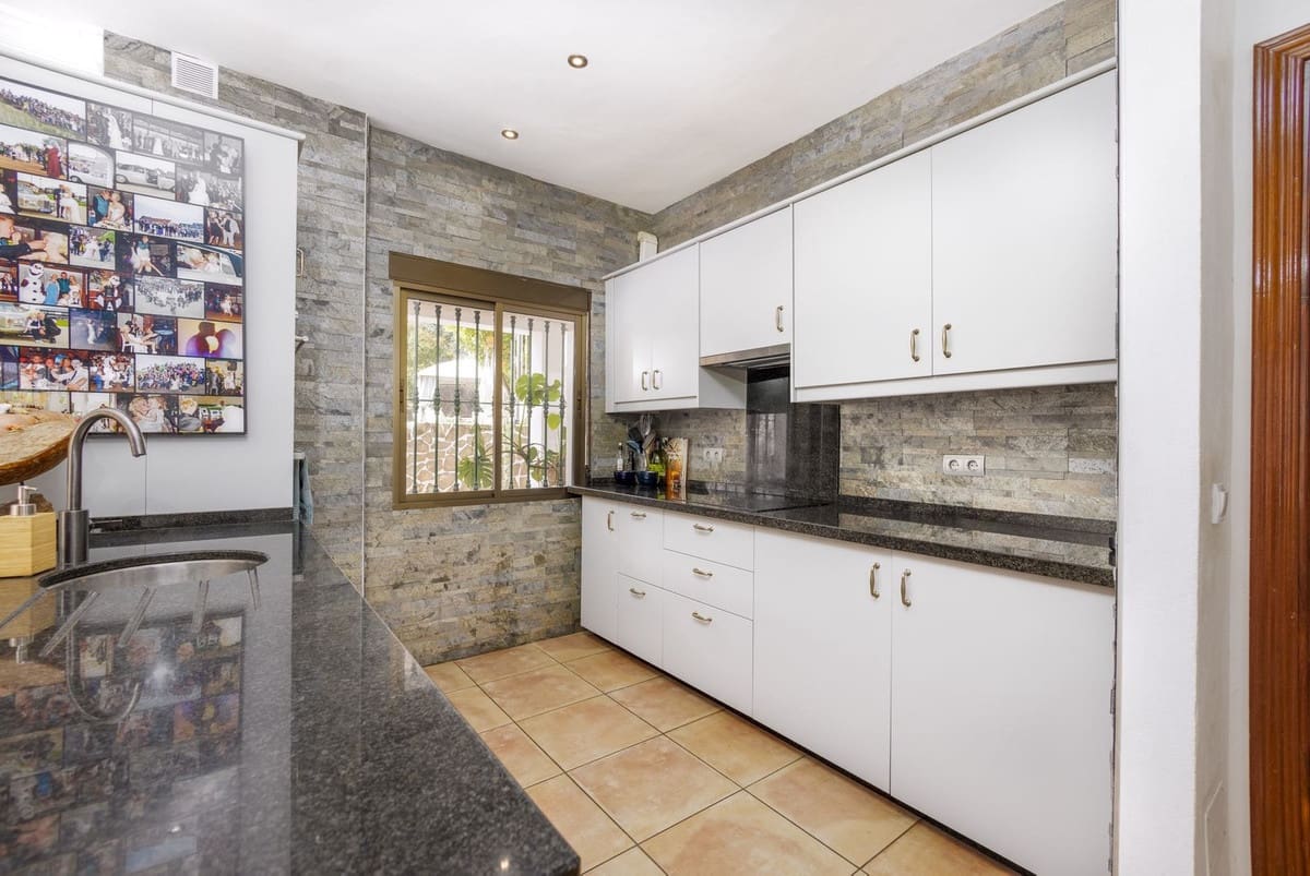 3 soveværelse Villa til salg i Riogordo med swimmingpool garage - € 360.000 (Ref: 8723419)