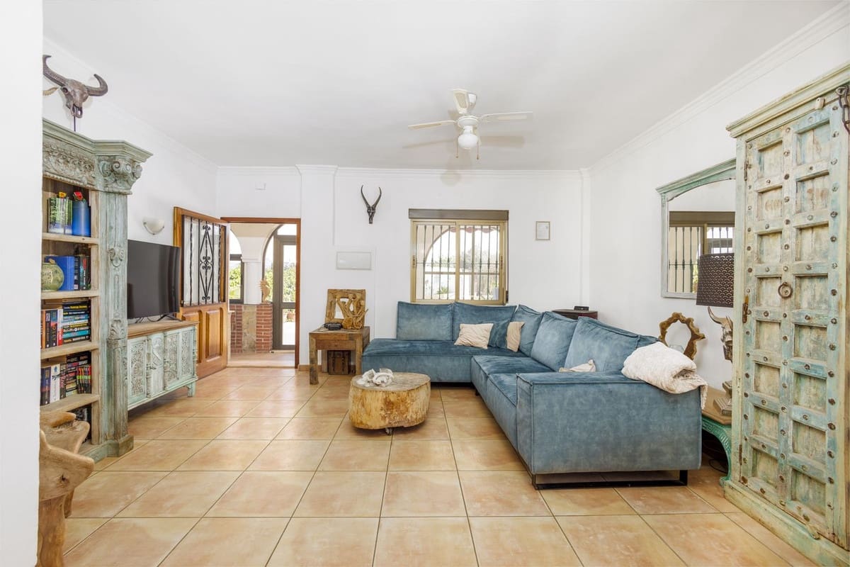 3 makuuhuone Huvila myytävänä paikassa Riogordo mukana uima-altaan 
autotalli - 360 000 € (Ref: 8723419)