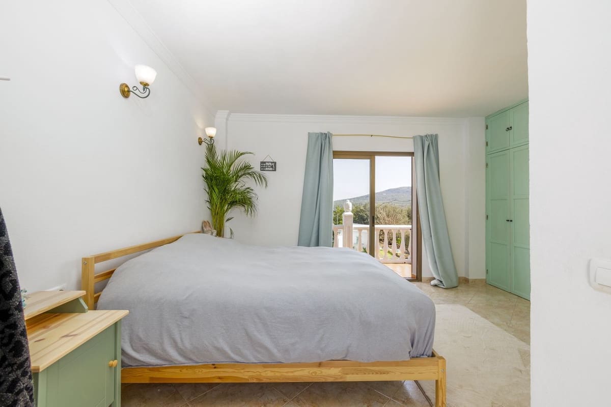 3 makuuhuone Huvila myytävänä paikassa Riogordo mukana uima-altaan 
autotalli - 360 000 € (Ref: 8723419)