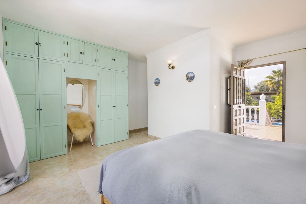 3 makuuhuone Huvila myytävänä paikassa Riogordo mukana uima-altaan 
autotalli - 360 000 € (Ref: 8723419)